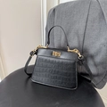 Sac à main Kelly noir à motif crocodile avec fermoir doré et bandoulière amovible - Noir