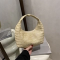 Elegante borsa a mano in paglia intrecciata a mezzaluna con trama a V per uno stile bohémien - Cachi