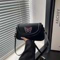 Minimalistische schwarze Leder-Umhängetasche mit eleganter rosa Schmetterlingsstickerei - Schwarz