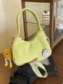 Bolso bandolera de pana verde claro con colgante de monstruo y parche de pato suave - Verde amarillento