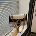 Chique zwart-witte schoudertas met M-patroon en gouden ketting schouderband - Wit