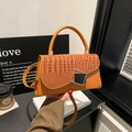 Sac à main orange en similicuir avec motif crocodile et boucle métallique carrée - Marron