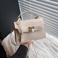 Sac à main chic blanc cassé en cuir texturé avec fermoir doré et bandoulière réglable - Blanc