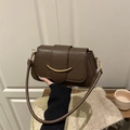 Sacoche marron foncé classique avec texture crocodile et détails dorés - Marron