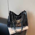 Minimalist black tote bag in glossy PU leather with silver metal bow and chain strap - Black