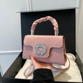 Borsa a mano rosa scamosciata con fibbia in strass e manico superiore increspato - Rosa