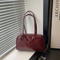 Borsa a bauletto retrò in pelle lucida rosso vino con spalline lunghe da donna - Rosso senza ciondolo