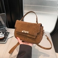 Piccola borsa a tracolla leopardata marrone con chiusura girevole in metallo e tracolla - Marrone