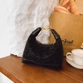 Vintage Schultertasche schwarz mit Leopardenmuster, goldener Schnalle und Struktur - Schwarz