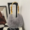 Sac à main en fausse fourrure grise avec perles en bois et anse en corde tressée - Gris