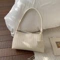 Detail van de crème geweven lederen schoudertas met Intrecciato-textuur en riem - Wit