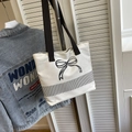 Bolso tote de lona blanco roto con bordado de lazo negro y rayas verticales - Blanco