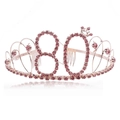 Dettaglio della tiara numero 80 in oro rosa con strass rosa e pettine per capelli - 80° Compleanno / Rosa