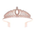 Eleganter roségoldener Brautkranz mit funkelnden Strasssteinen und seitlichen Haarkämmen - Roségoldweiße Strasssteine