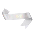 Primer plano de la banda de cumpleaños plateada con lentejuelas y texto holográfico - Cinturón de ceremonia / Plata con texto colorido