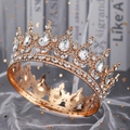 Luxuriöse goldene Brautkrone mit weißen Kristallen und großen tropfenförmigen Edelsteinen - Roségold Weiß