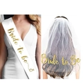 Ensemble Bride to Be avec écharpe en satin blanc et voile de mariée multicouche doré - Combinaison Écharpe Voile / Blanc