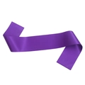 Detalle de banda de satén morada con textura suave brillante para decoraciones - Morado