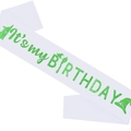 Banda de cumpleaños blanca con texto glitter verde 'It's my BIRTHDAY' y detalle de sombrero - Blanco Letra Verde (Its My Birthday)