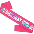Écharpe Birthday Girl rose avec chapeau et bottes disco sur une texture satinée - Rose Dégradé Style Western (Birthday Girl)