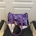 Elegante borsa a tracolla viola con grandi paillettes e sottile spallina per donna - Viola