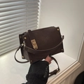 Bolso bandolera cuadrado marrón oscuro retro con textura litchi y hebilla dorada - Marrón