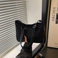 Große Shopper-Tasche mit Leopardenmuster, Samt-Textur und goldenen Metallschnallen - Schwarz