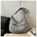 Sac à bandoulière matelassé gris style nuage avec sangle ajustable et texture douce - Gris