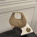 Mini borsa a mezzaluna in camoscio kaki con dettagli dorati e tracolla regolabile - Cachi