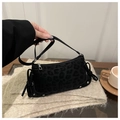 Schicke schwarze Schultertasche mit Leopardenmuster, Seitenschleifen und Silbernieten - Schwarz