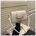 Sac à épaule blanc en cuir crocodile avec boucle métallique dorée élégante - Blanc