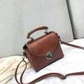 Borsa a tracolla vintage in pelle PU marrone caramello con manico e chiusura a scatto - Cuoio