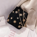 Secchiello alla moda in velluto nero con decoro a sole dorato e tracolla a catena - Nero