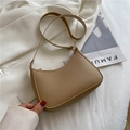 Borsa a spalla hobo minimalista in pelle kaki con cerniera dorata e tracolla sottile - Cachi