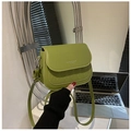 Borsa a tracolla minimalista verde erba in similpelle con texture a rombi e patta - Verde