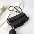 Piccola borsa quadrata minimalista in jacquard nero con catena decorativa - Nero