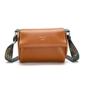 Borsa a tracolla marrone vintage con cinturino etnico e cuciture bianche sul flap - Cuoio