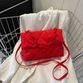 Sac bandoulière en nylon rouge matelassé avec chaîne et bandoulière pour femmes - Rouge
