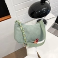 Borsa hobo minimalista in velluto a coste verde chiaro con catena e tracolla morbida - Verde