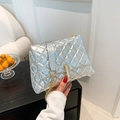 Sac sous le bras matelassé argenté avec chaîne dorée et fermoir métallique élégant - Argent