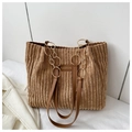 Bolso tote marrón de pana para mujer con correas de cadena metálica y detalle de logotipo de cuero - Caqui
