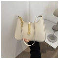 Bolso beige minimalista de cuero PU con cadena dorada y hebilla metálica - Blanco