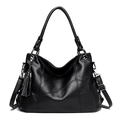 Borsa Hobo nera in pelle martellata con cuciture asimmetriche e ciondolo a nappa - Nero