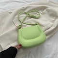 Sac bandoulière vert clair minimaliste de forme ronde avec fine sangle nouée - Vert
