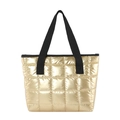Grote gewatteerde shopper in glanzend goud metallic met zwarte stoffen handvaten - Goud