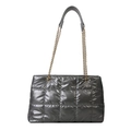 Bolso tote acolchado gris oscuro con brillo metálico y correa de cadena dorada - Plateado