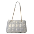 Bolso tote acolchado blanco perla con cadena dorada y tejido acolchado impermeable - Blanco
