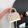 Sac coquille en paille avec broderie florale et anses en cuir crème porté main - Blanc Cassé
