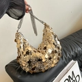 Borsa hobo con paillettes dorate e tracolla a catena metallica dallo stile raffinato - Oro