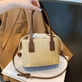 Sac bandoulière en paille tissée beige avec brides en cuir marron et pochette intérieure - Marron